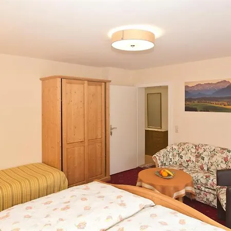 Gaestehaus Loedermann جارمش بارتنكيرشن